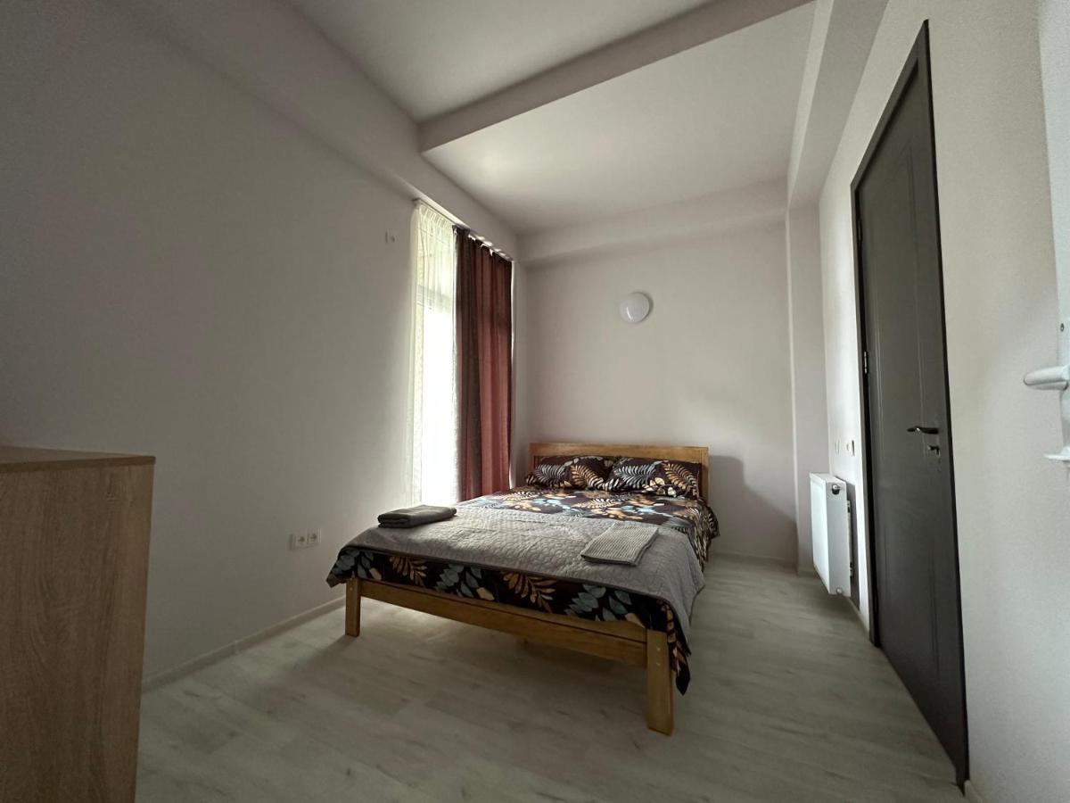 Apartment Cozy With Terrace In Quite Neighborhood *