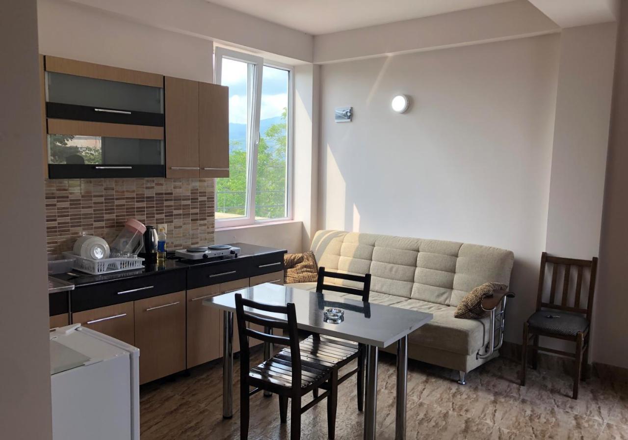 Cozy With Terrace In Quite Neighborhood *