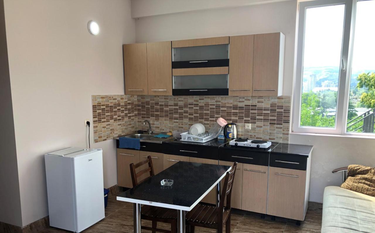 Cozy With Terrace In Quite Neighborhood Apartment Tbilisi