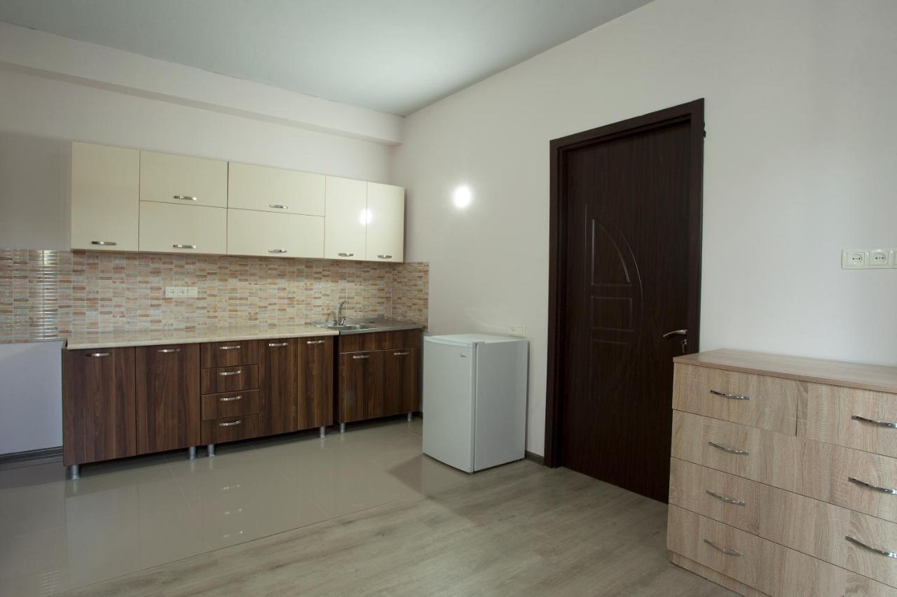 Apartment Cozy With Terrace In Quite Neighborhood